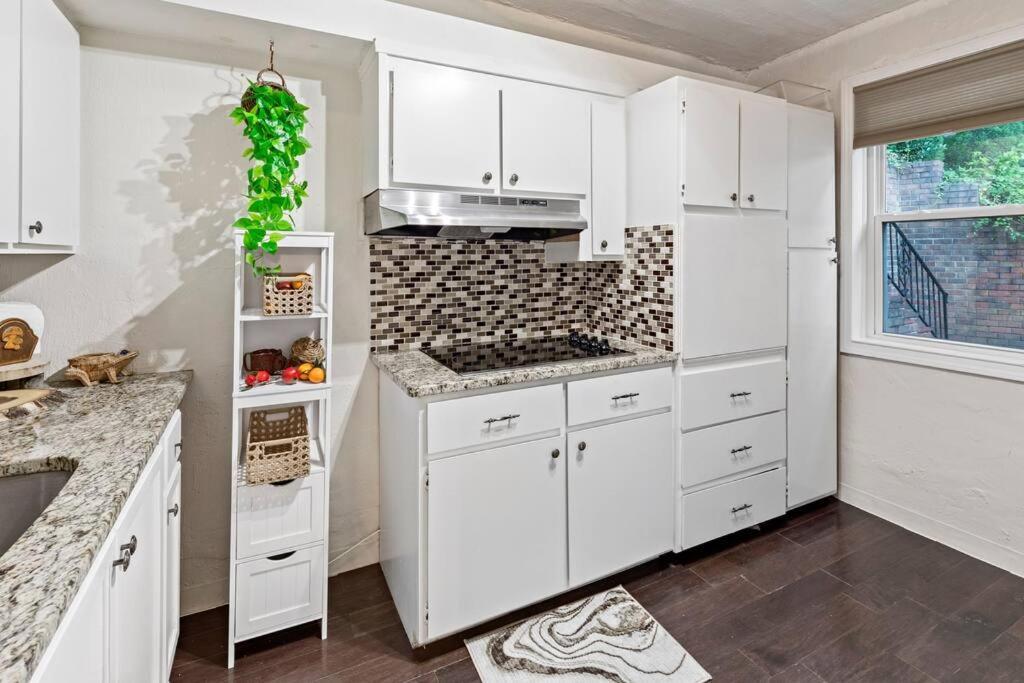 Cozy Buckhead Suite - Great Area, Free Easy Parking, Near Shops And Restaurants แอตแลนตา ภายนอก รูปภาพ